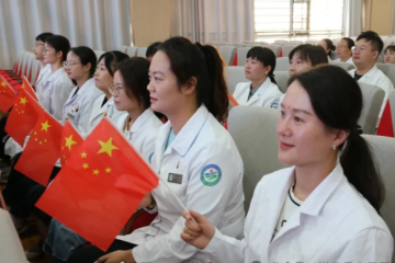 祥云县人民医院组织收看纪念中国人民抗日战争暨世界反法西斯战争胜利80周年大会直播