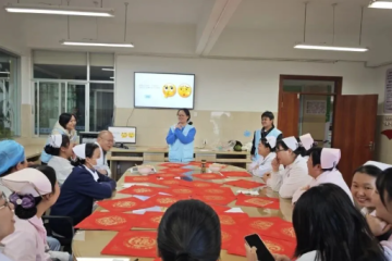 超治愈的“解压派对”！这场主题党日活动把压力“踩”碎在笑声里