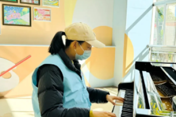 住院大厅的治愈旋律，来自一位追光者的钢琴志愿演奏